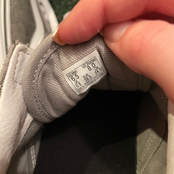 gray vans - Picture 4 of 5